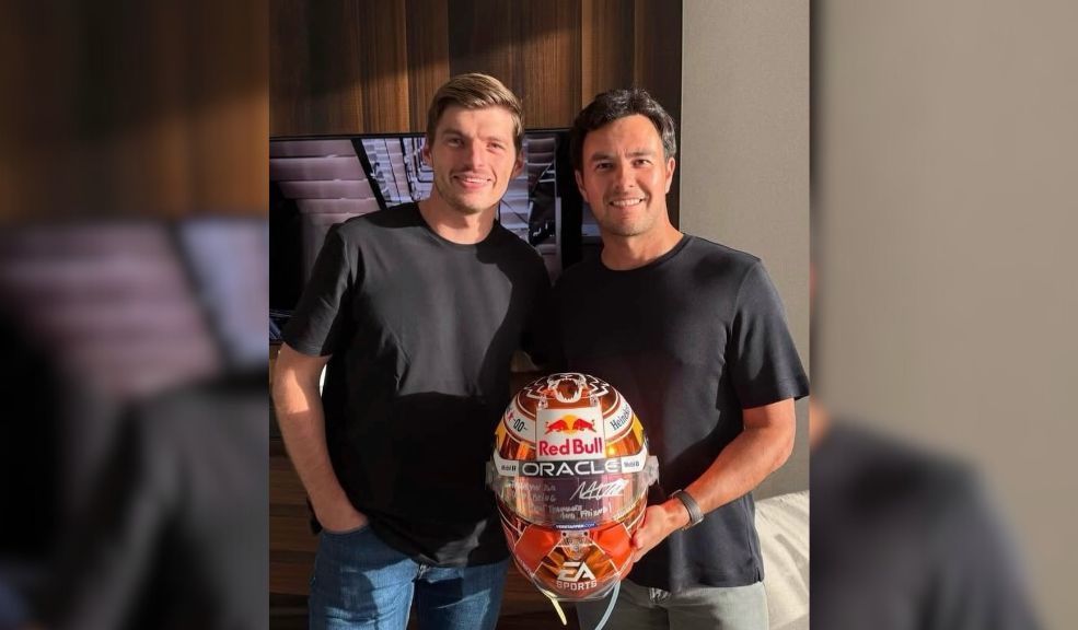 Max Verstappen le regaló su casco a Checo Pérez en México