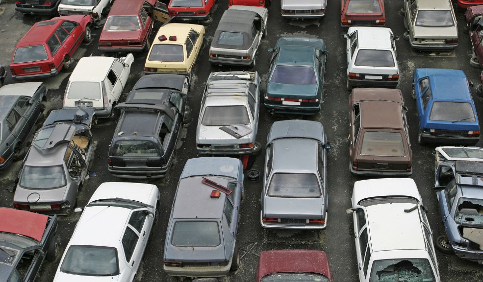 ¿Qué pasa con los carros viejos el destino de la chatarra en un mundo con más vehículos nuevos