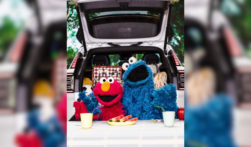 Volvo y El Comegalletas de Plaza Sésamo explican la diferencia entre un SUV híbrido y eléctrico