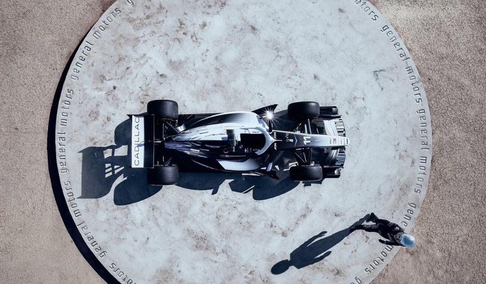 Cadillac presentó su bólido en el Super Bowl: este es el diseño