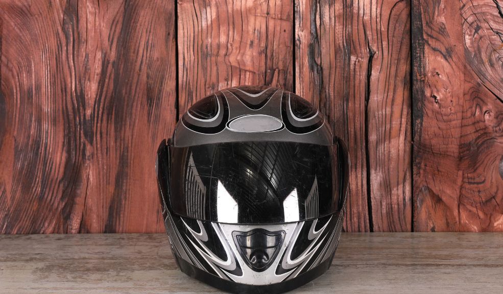 Polarizar el casco esto dice la ley para los motociclistas