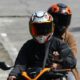 Polarizar el casco esto dice la ley para los motociclistas