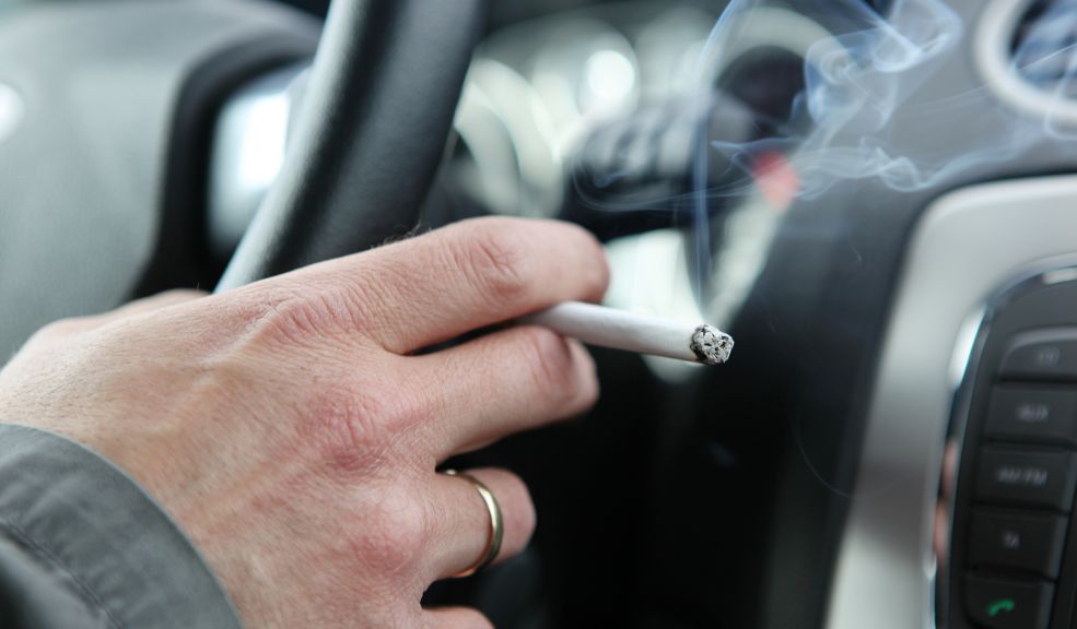 Alcohol, sustancias psicoactivas y fumar en el vehículo las conductas prohibidas al conducir
