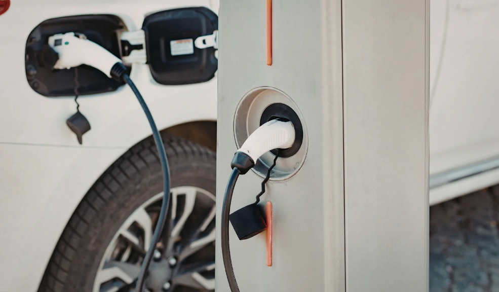Batería de carro eléctrico: así puede cuidarla