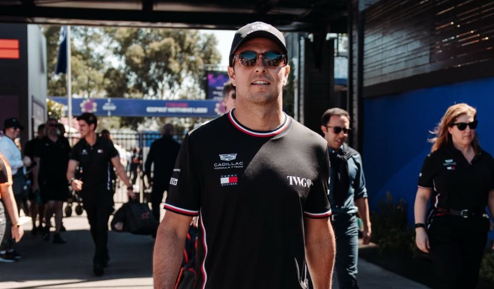 El piloto mexicano no pudo registrar tiempo en la clasificación del viernes debido a un problema crónico en su monoplaza. Cadillac lucha contra el reloj para devolver el SP11 a la pista antes de la carrera del domingo.