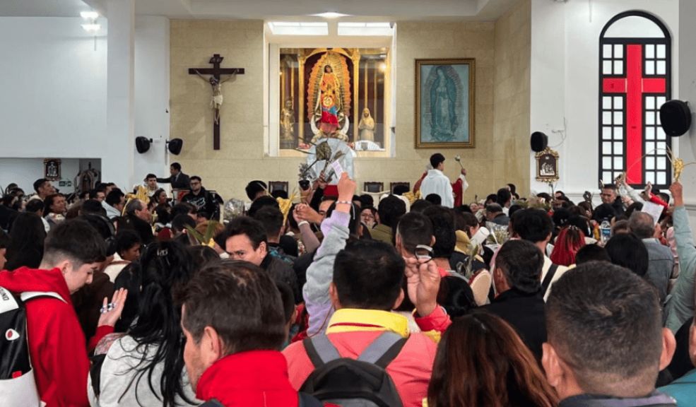 Fe y asfalto las tradiciones en los vehículos en Semana Santa