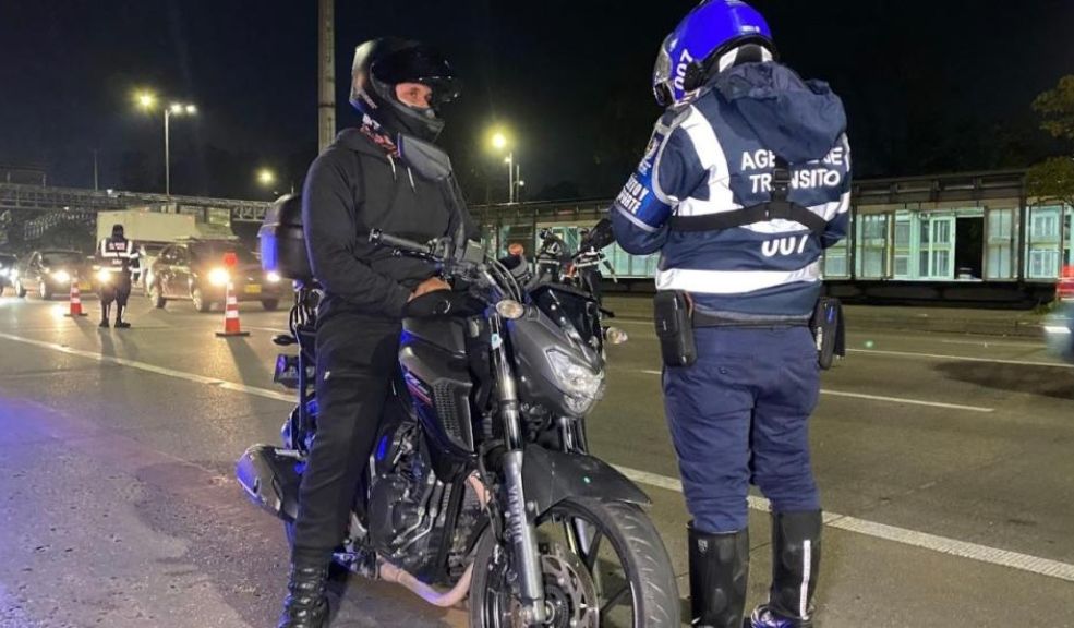 6.300 motociclistas fueron sancionados por una práctica común en Bogotá