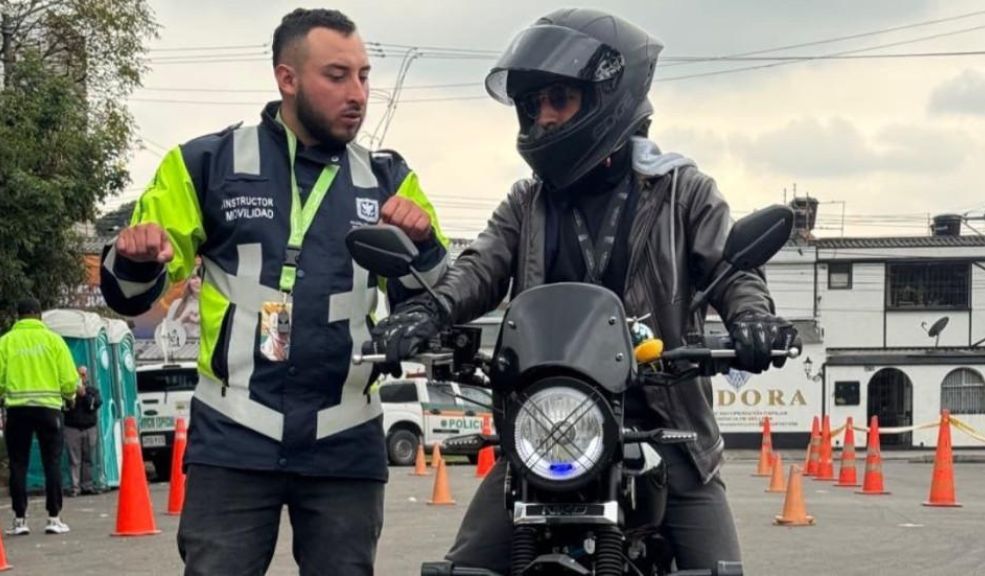 La Secretaría de Movilidad y la Policía de Tránsito convocan a una capacitación teórico-práctica este sábado 11 de abril en la Zona Franca, buscando frenar las cifras de siniestralidad en la capital.