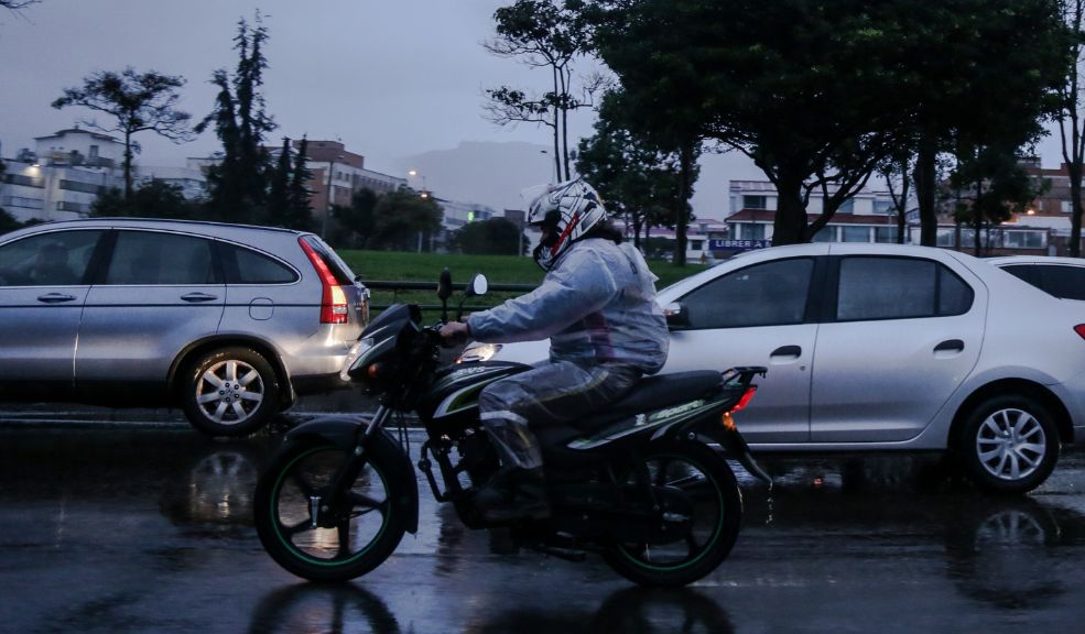 Motero siga estas recomendaciones en temporada de lluvias por su seguridad