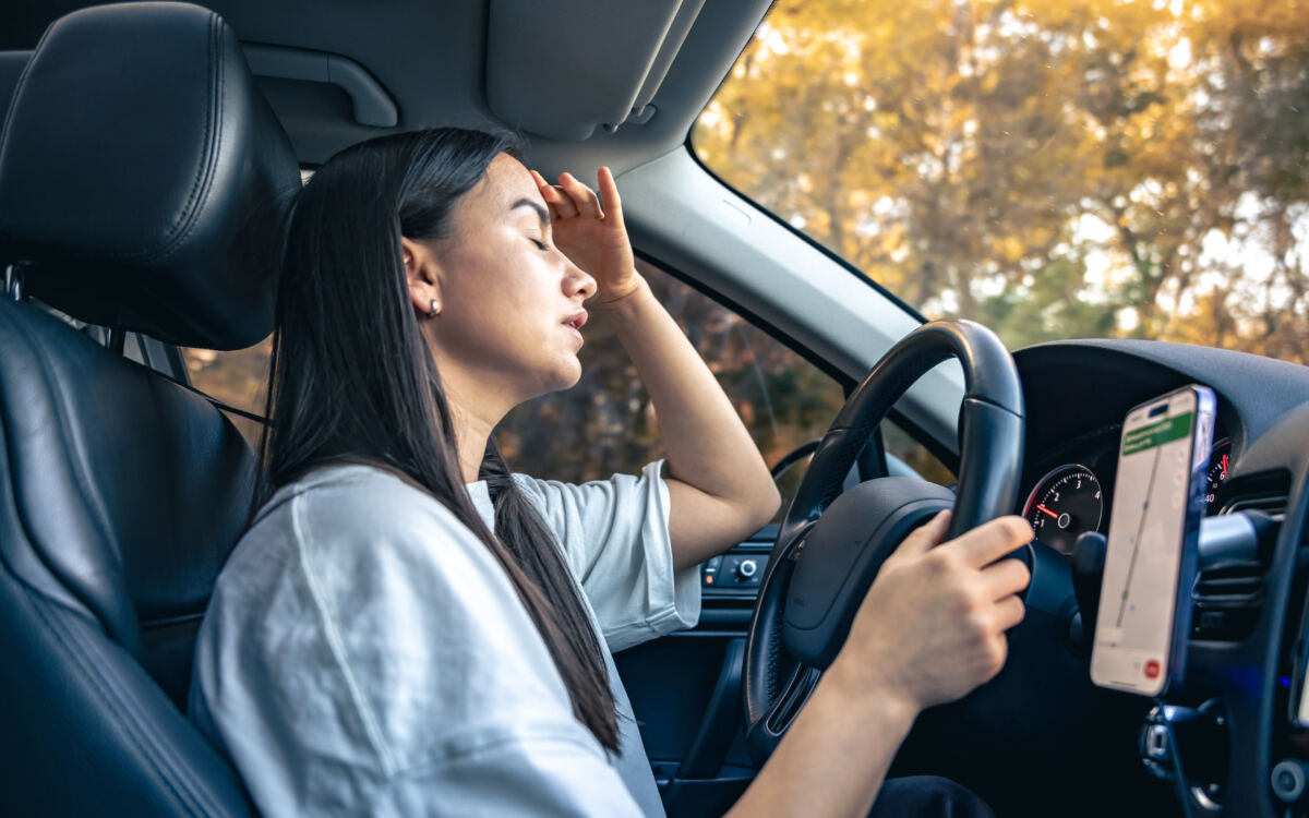 ¿Los carros modernos nos están volviendo malos conductores?