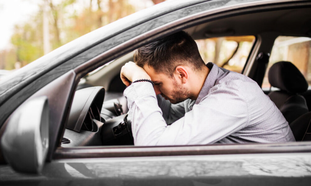 ¿Los carros modernos nos están volviendo malos conductores?