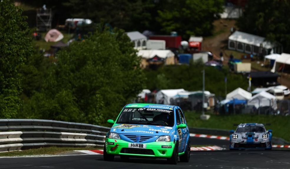 La historia del Logan en Nürburgring soportó las 24 horas completas