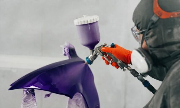 El boom de las motos impulsa la producción de pintura industrial hecha en Colombia
