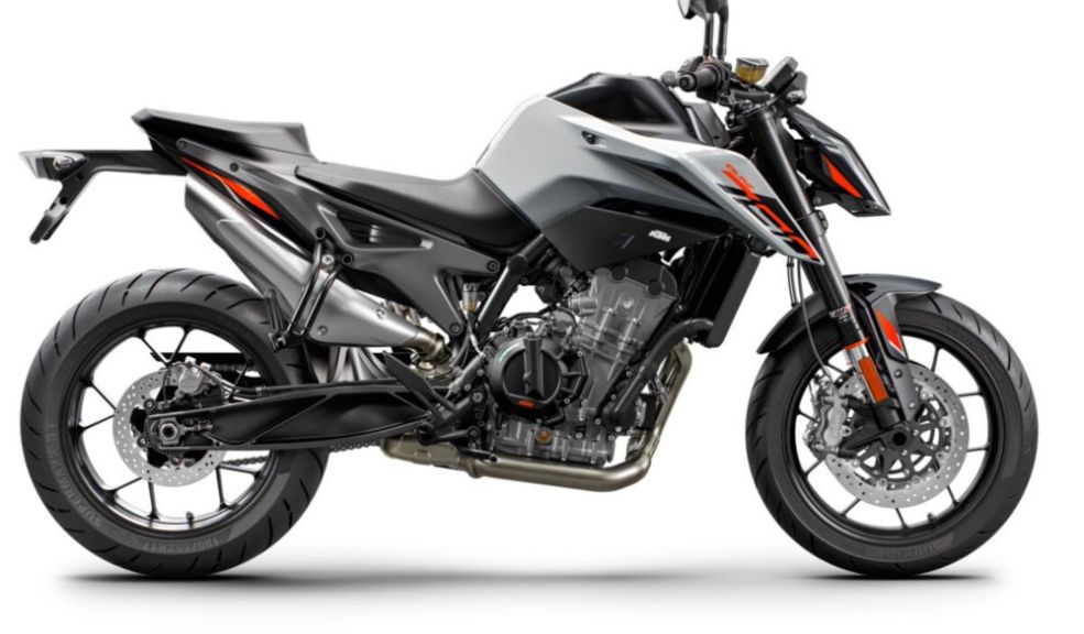 KTM 790 Duke 2027 vs Honda CB750 Hornet duelo de reinas naked