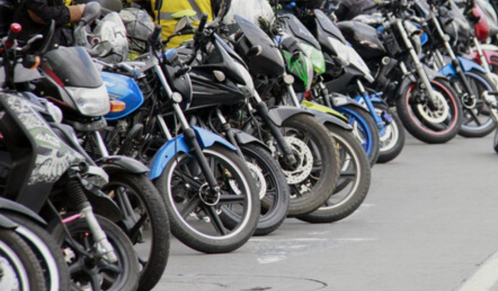 Nueva secretaria de Movilidad podría imponer pico y placa a las motos en Bogotá