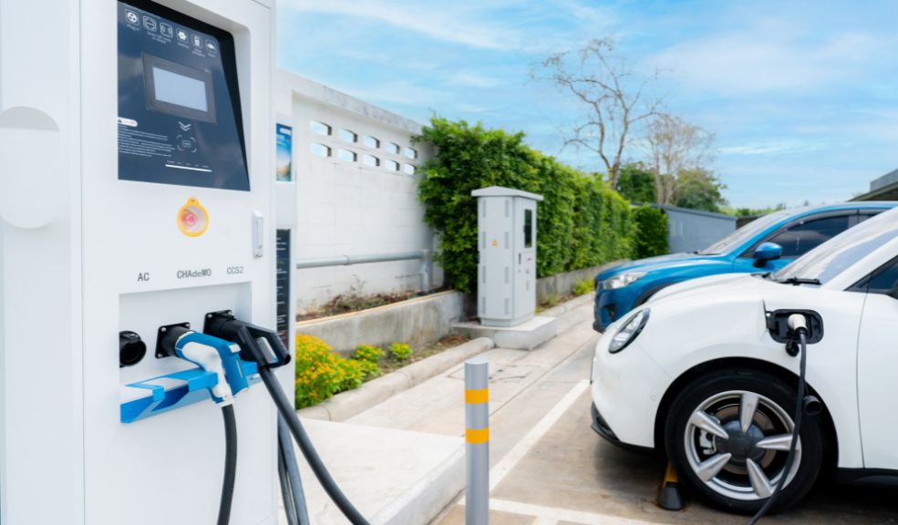 Tipos de estaciones de carga para vehículos eléctricos, autonomía y explicación de cuánto dura una carga