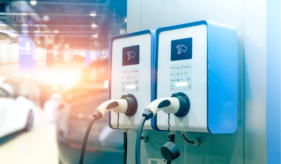 Tipos de estaciones de carga para vehículos eléctricos, autonomía y explicación de cuánto dura una carga