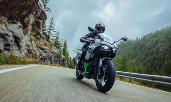 Kawasaki deja sus motos híbridas más baratas: sería por fallas