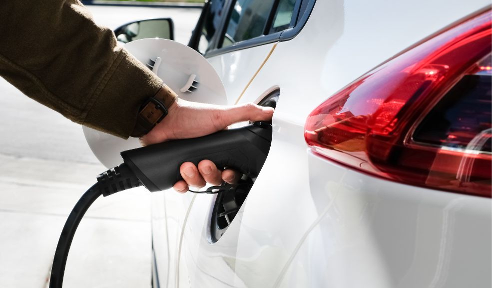 Cómo pedir la devolución del IVA por la compra de un vehículo eléctrico o hibrido