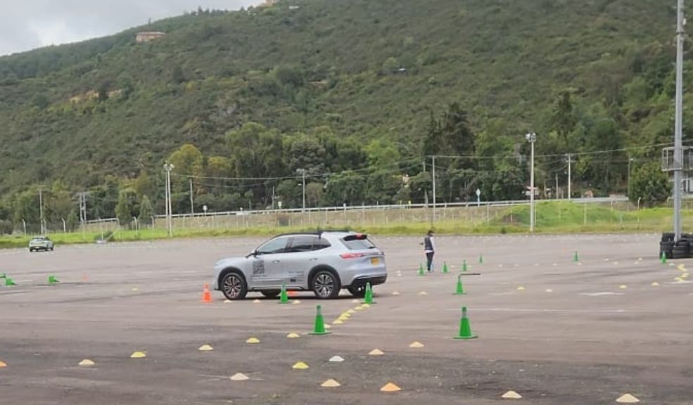 Geely apuesta por la inteligencia, la electrificación y la conectividad para fortalecer su presencia en Colombia