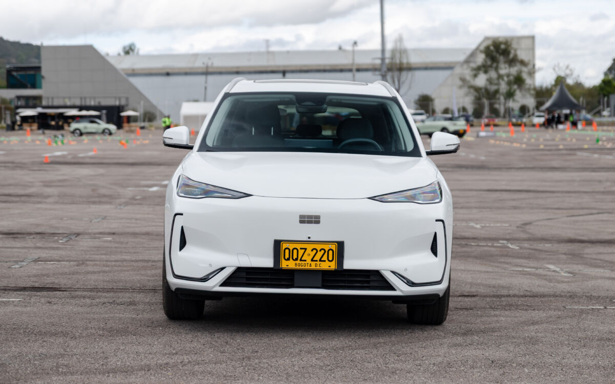 Geely apuesta por la inteligencia, la electrificación y la conectividad para fortalecer su presencia en Colombia
